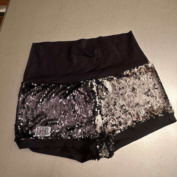 Derby Kiss sequins high waisted booty shorts XL - Picture 4 of 8